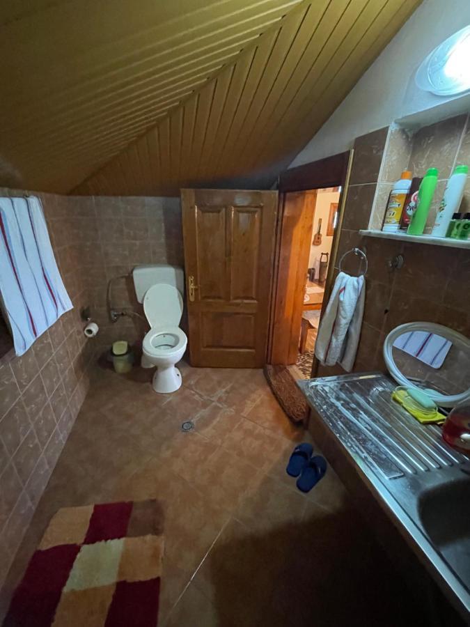 Raisa Guesthouse 12 Berat Bagian luar foto