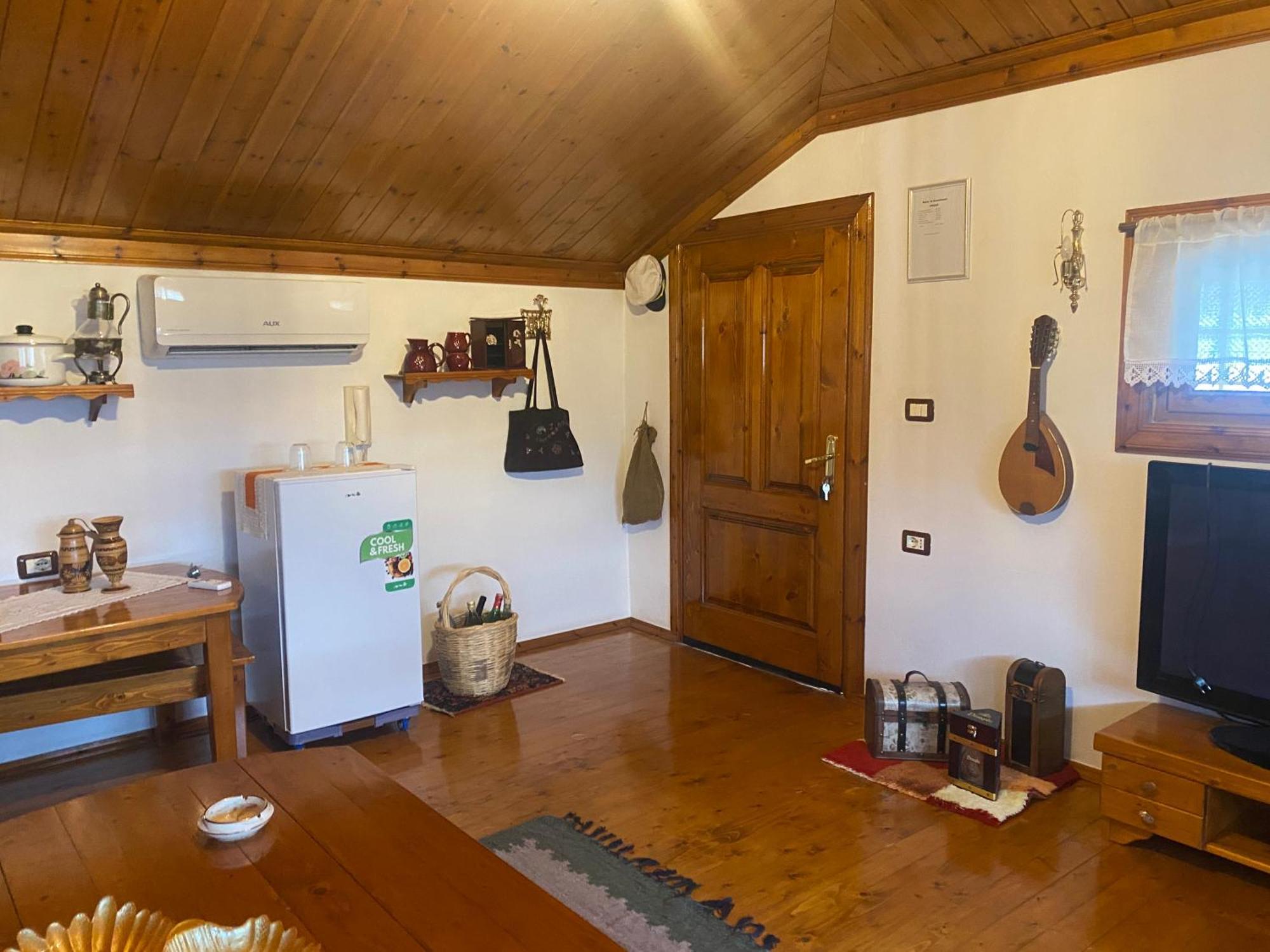Raisa Guesthouse 12 Berat Bagian luar foto